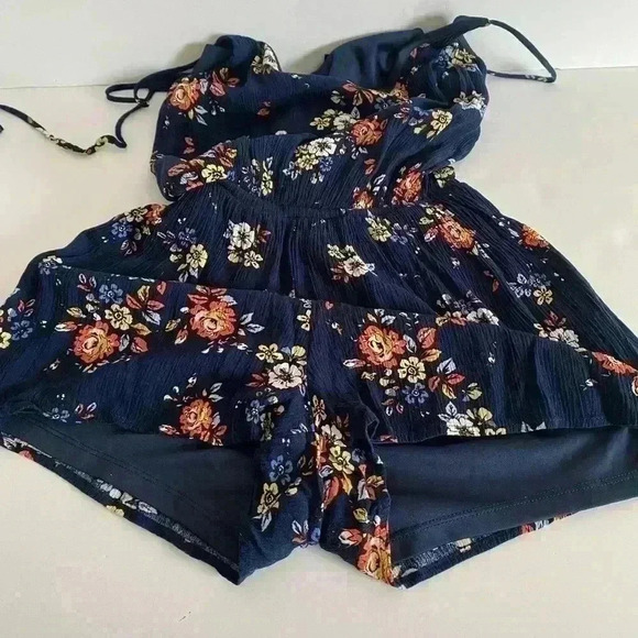 One ❤️ Clothing Romper Final Markdown - Picture 6 of 7